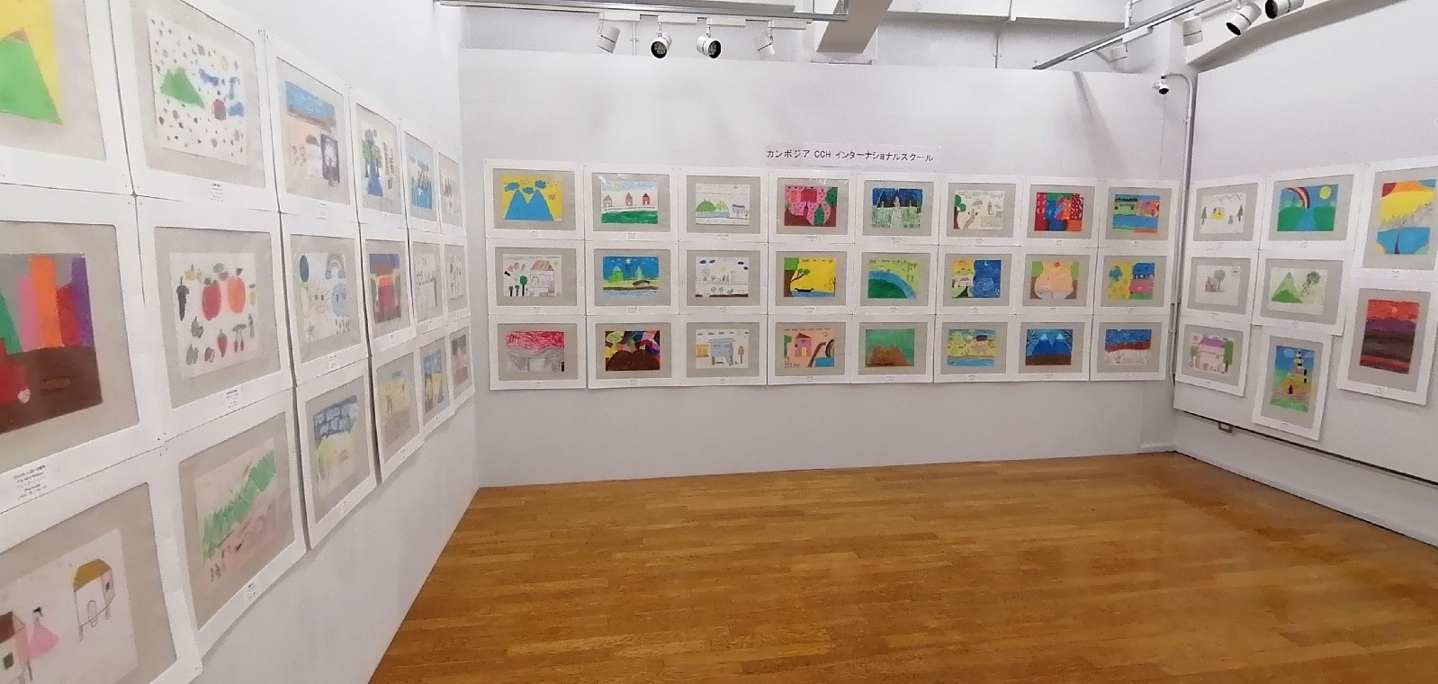 CCHの子どもたちの絵50点が展示されました！